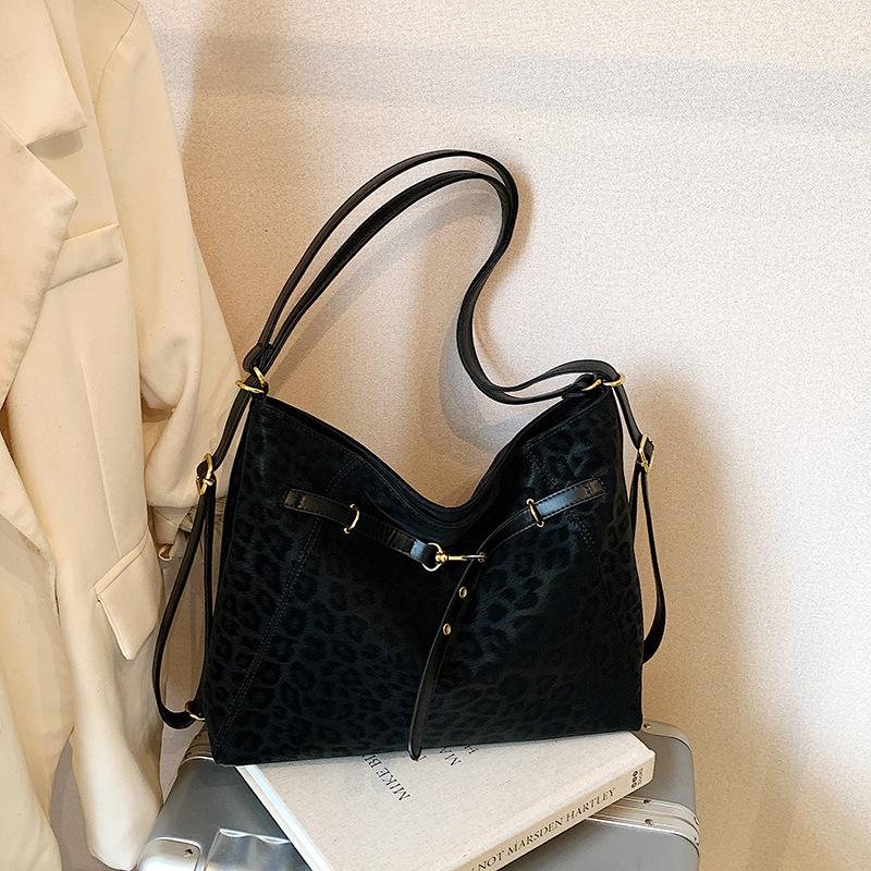 Large-capacity Commuter Bucket Bag Female Niche Design 2025 New Shoulder Messenger Bag Multi-functional Korean Version Backpack