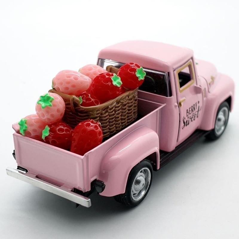 Vintage Classical Strawberry Truck Alloy Decoration Miniature Vehicle Model with Mini Faux Strawberries For Indoor Display Gift