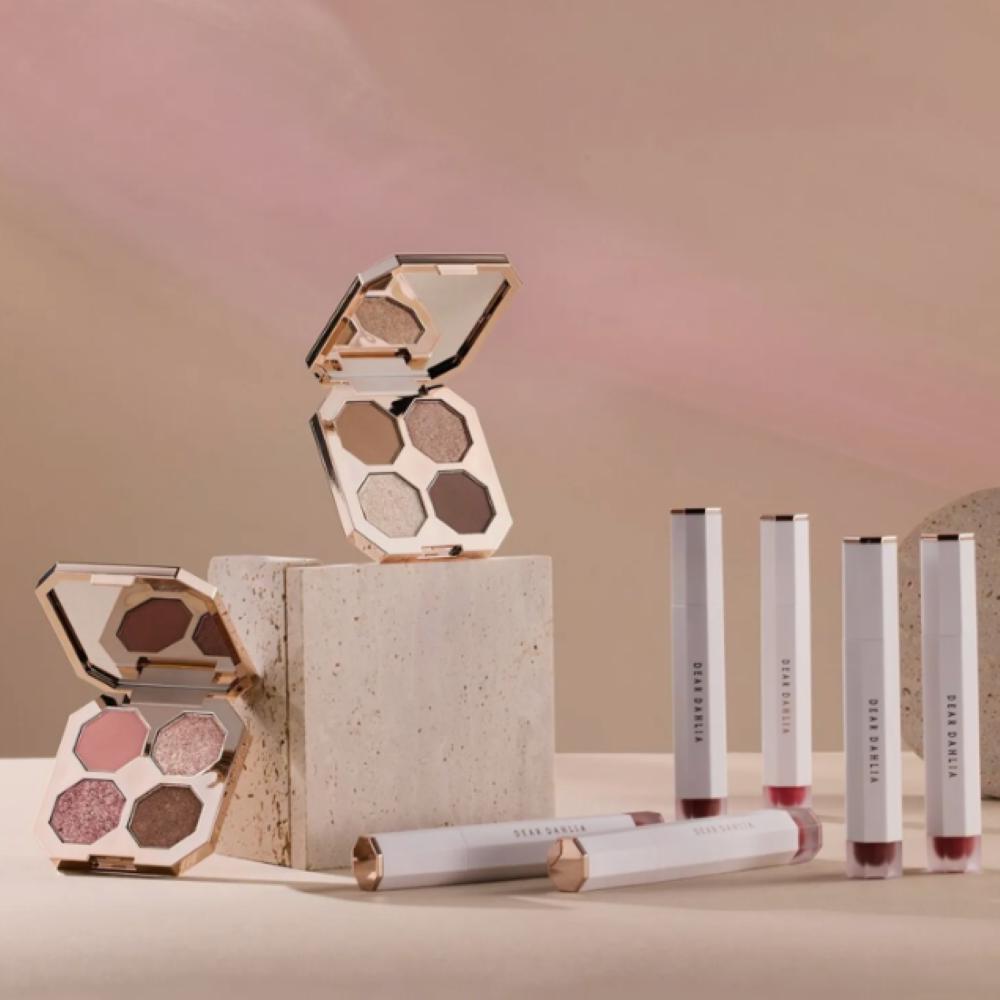 Dear dahlia Dream Velvet Eye Shadow Palette