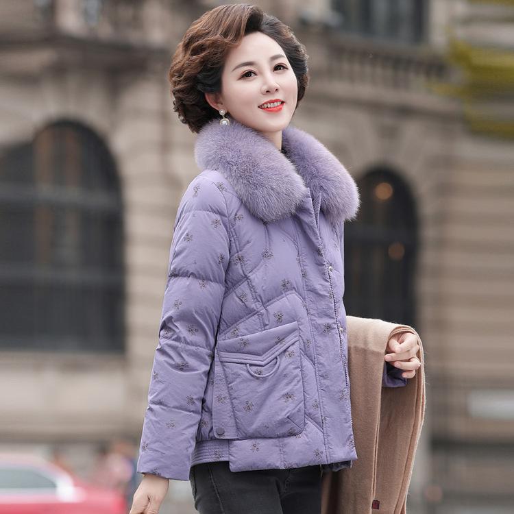 

In Winter, Young Mothers Aged 50-60 In Xinzhong Put on White Duck Down Coats To Keep Warm and Fluffy Fur Collar Down Jackets. 4XL