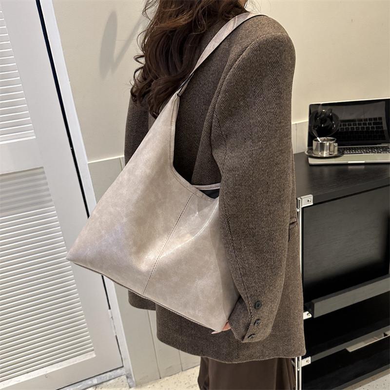 Casual Chic Large Capacity Shoulder Bag For Women Stylish Tote Vintage Design Available In Black Beige Green And Brown