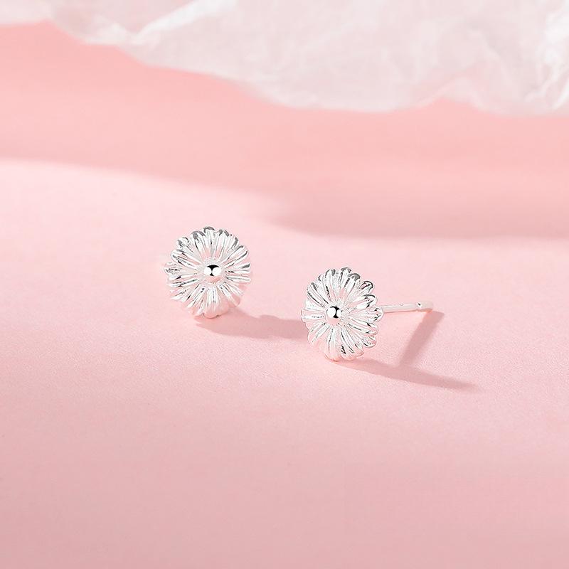 Forest Daisy Earrings for Women Fresh Pastoral Style Summer New Versatile Sweet Earrings