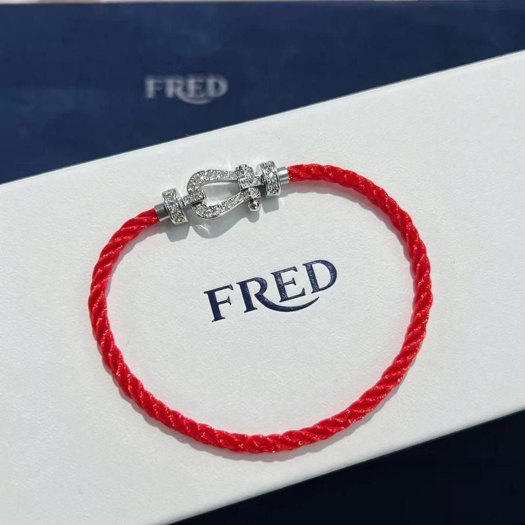 Fred High-End Náramek s podkovovou sponou a červenou šňůrkou s diamanty z 18karátového růžového zlata pro páry