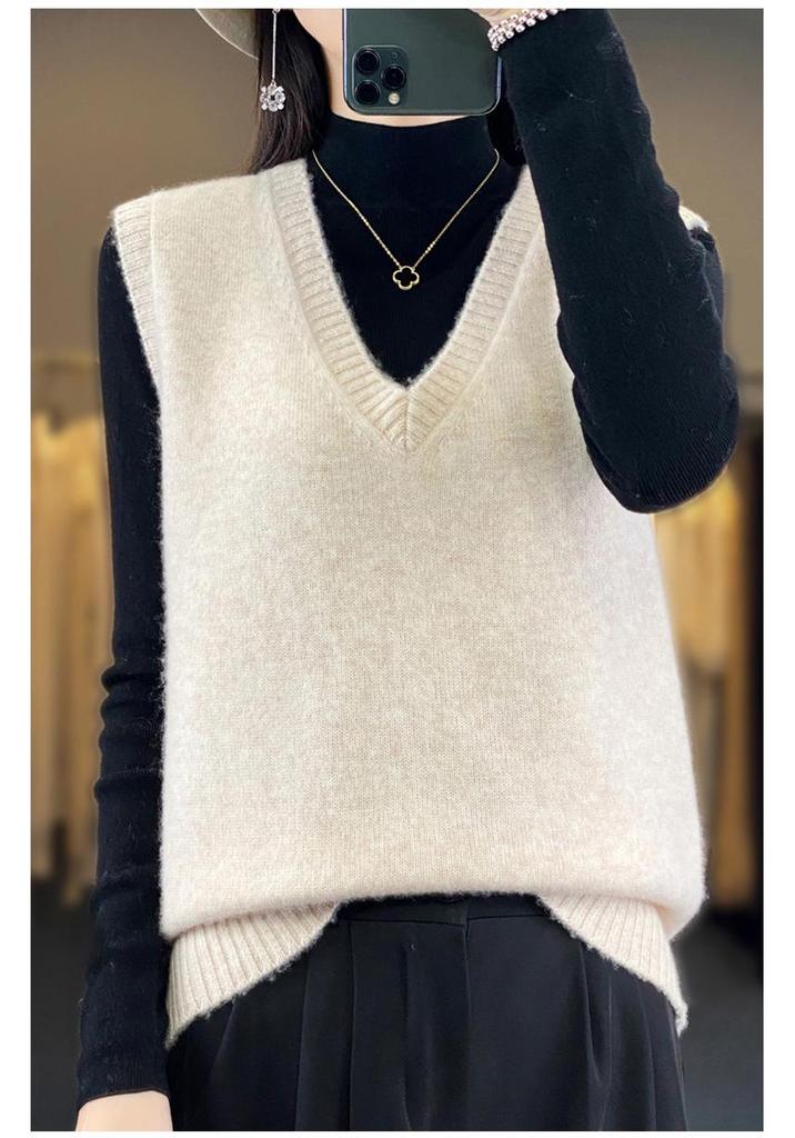 Autumn & Winter Women's V-Neck Knit Vest: Versatile, Loose, Sleeveless Outerwear in Lazy Style