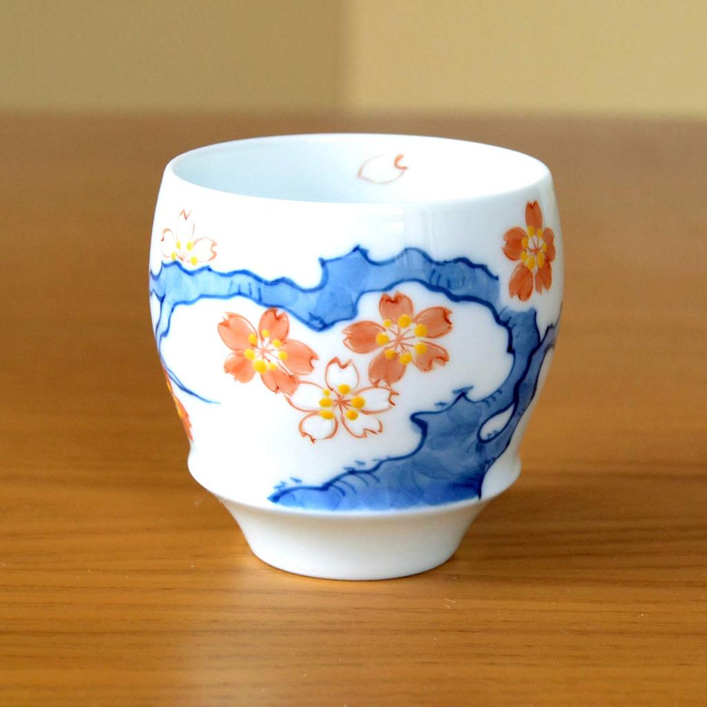 Stylish Arita ware sake with a cherry blossom perfect for retirement A wonderful thank you gift in a wooden cup, round, design, gifts. box.