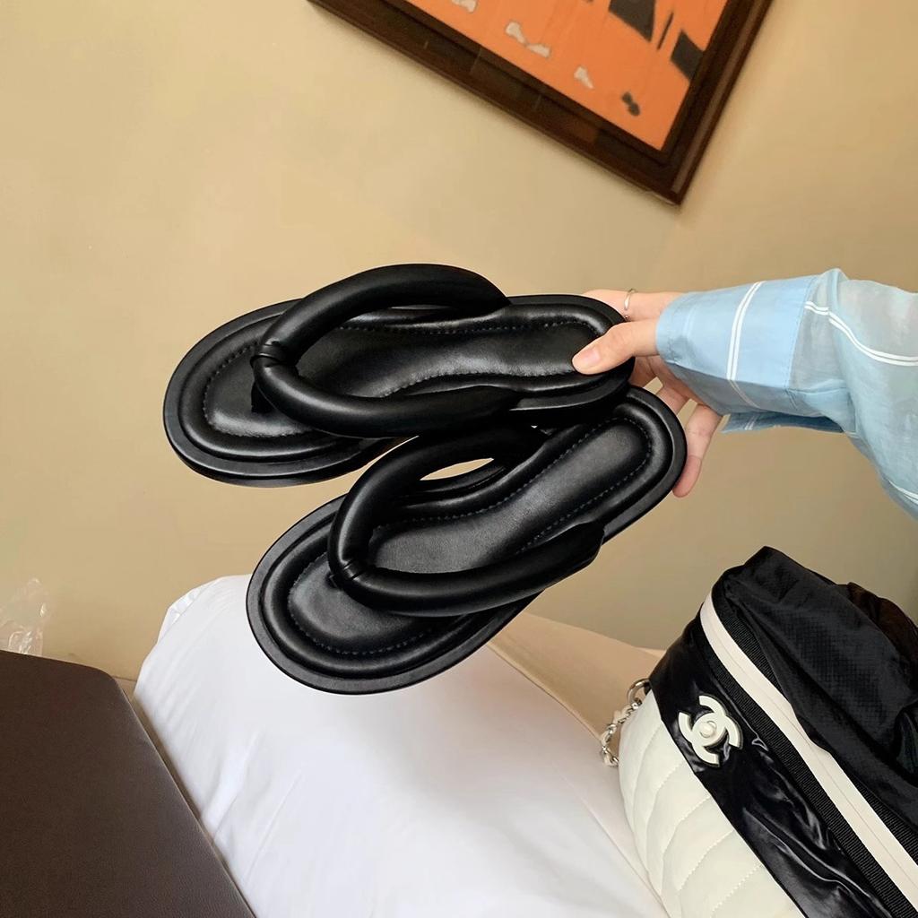 Thick-bottomed Cool Slippers for Women To Wear 2025 New Summer Shit-stepping Toe-pinching Slippers Seaside Beach Flip-flops