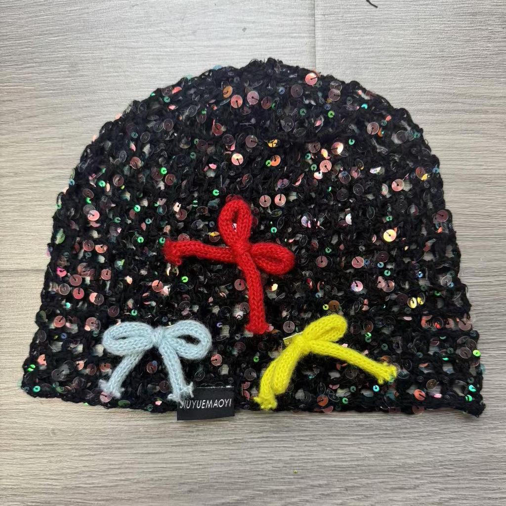 Cappello Berretto in Lavorazione a Maglia con Paillettes e Fiocco Coreano per Donna: Copricapo alla moda in rete di lana