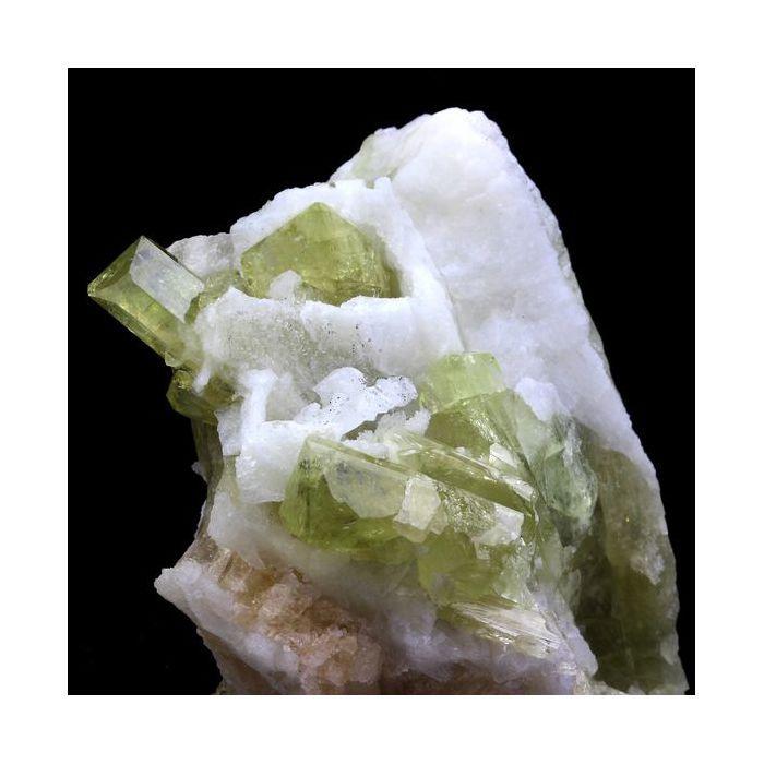 Pierres et Minéraux. Brazilianite + Albite. 674.5 ct. Linópolis, Minas Gerais, Brésil.