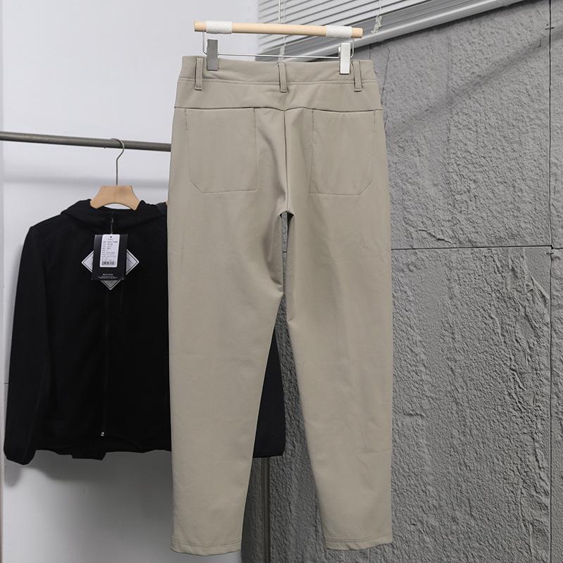 "Men's Outdoor Waterproof Soft Shell Winter Pants with Plus Velvet Lining"