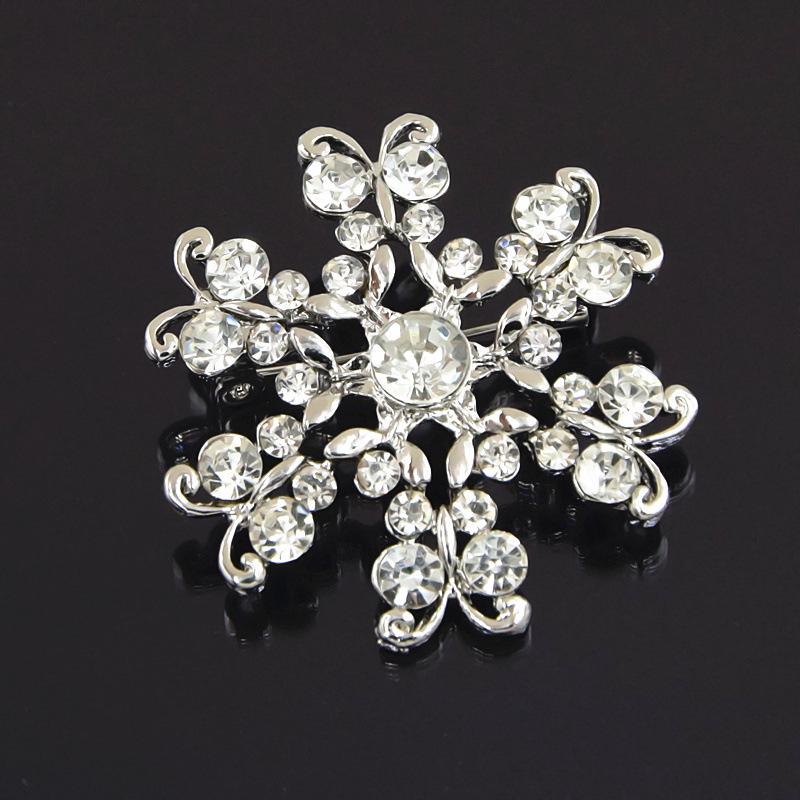 Gold Snowflake Flower Brooch with Crystal Accents – Fashionable Elegant Pin