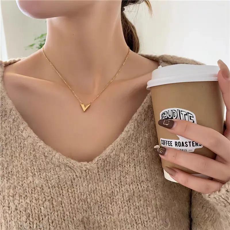 Collier Élégant Lettre V Or - Chaîne de Clavicule d'Été de Luxe pour Femmes, Ne Se Décolore Pas