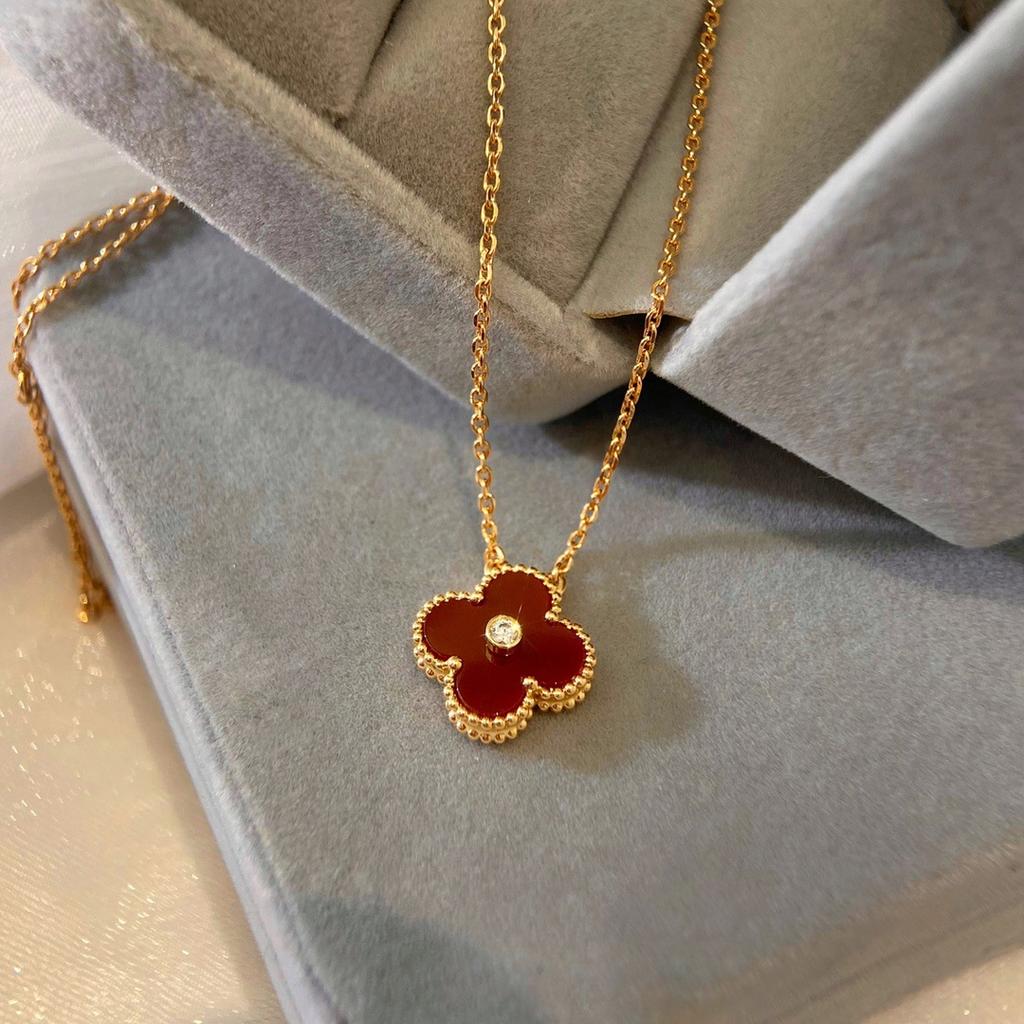 Carnelian Necklace for Women Lightweight Luxury Four-leaf Clover Hand Clasp Choker