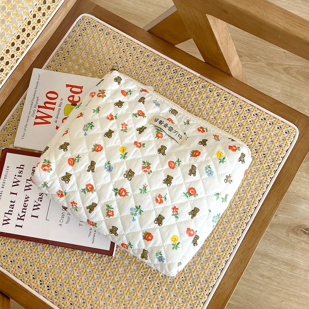 

Flower Bear Women Cosmetic Bag Cute Cartoon Ladies Quilting Makeup Bags Female Clutch Purse Travel Toiletry Storage Handbags