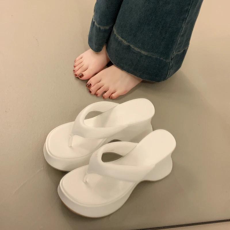 Damenschuhe Neuer Außenhandelsstil Einfaches Temperament Zehentrenner Schwammsohle Flip-Flops Runde Zehen Dicke Sohle Außenhausschuhe