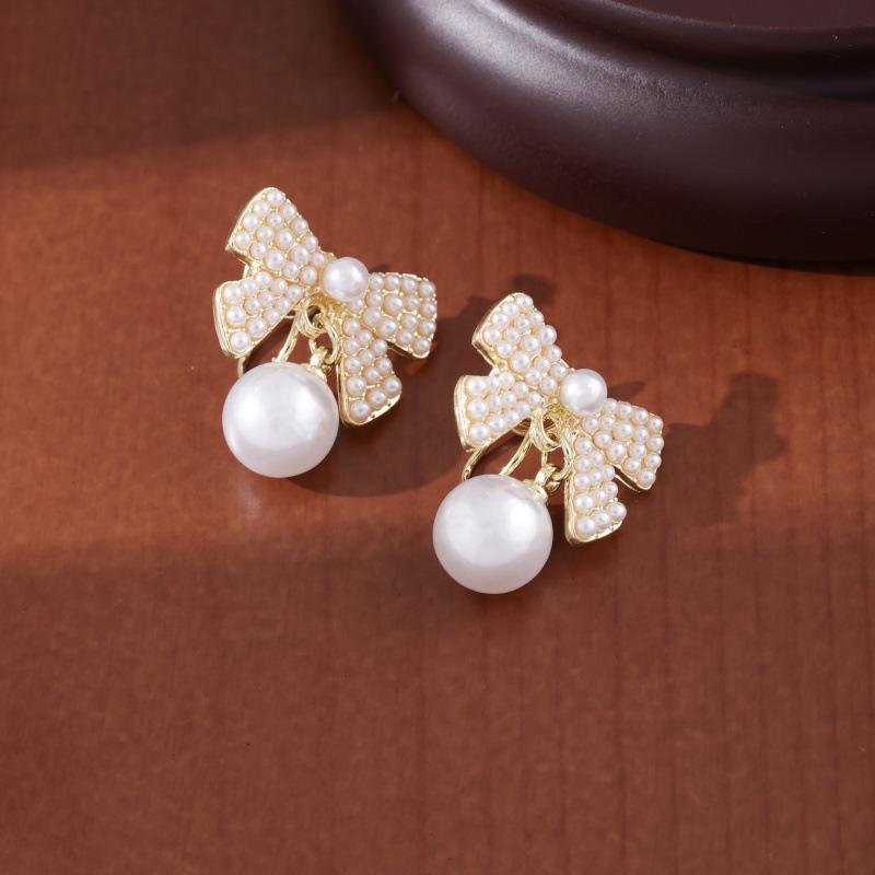 Vintage French Pearl No-Pierce Earrings: Elegant Luxury Clip-ons for Women