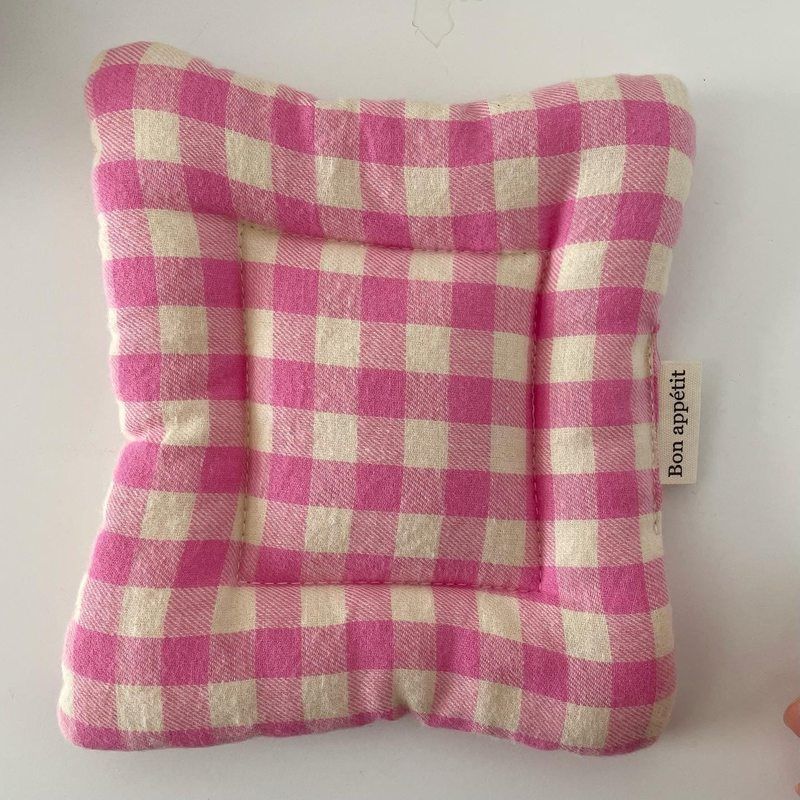 

Cute Kitchen Table Cotton Fabric Cup Mat Heat Resistant Pad Multi Color Cheered Design Ideal for Photoaphy And Jewelry