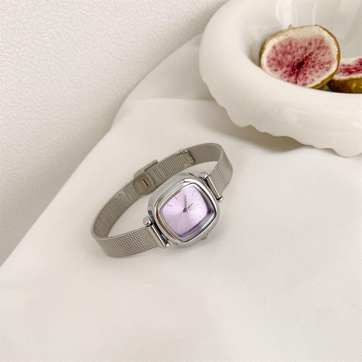

2024 Женские часы в корейском стиле, маленькие, с фиолетовым циферблатом: Простой, изысканный, легкий роскошный дизайн для рабочего места.