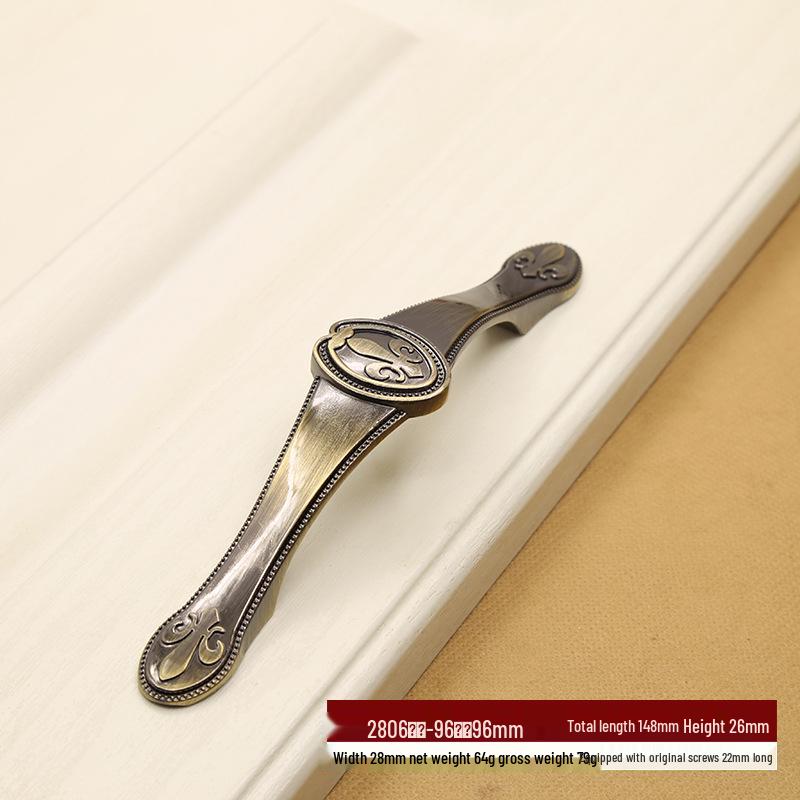 European Style Antique Bronze Pull Handle for Kitchen Cabinets, Wardrobes, and Drawers - Classic Retro Zinc Alloy Design.