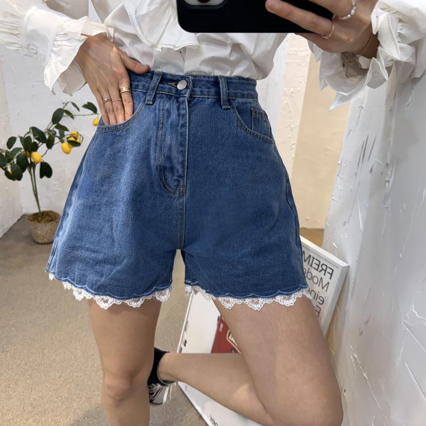 Korean Style Retro Lace Trim Black Denim High-Waisted Slimming Shorts, Available in 2 Colors Large синий