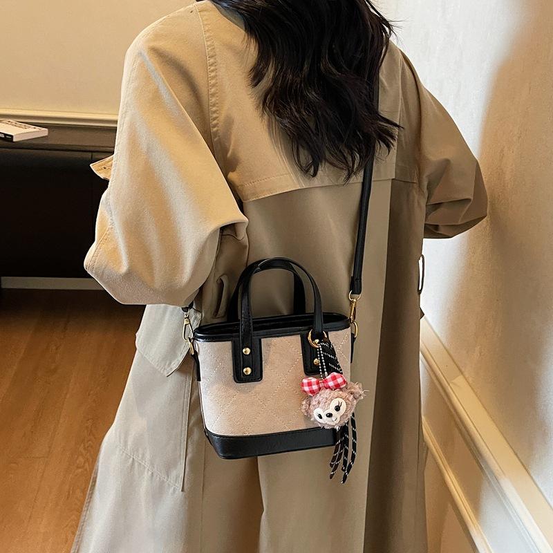 Niche high-end women's bags large-capacity fashionable and simple bucket bags Korean version women's underarm shoulder bags wholesale