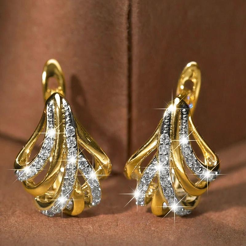 2026 New European and American Style Design Triangle Ginkgo Leaf Ear Buckle, Elegant French Zircon with Feminine Temperament