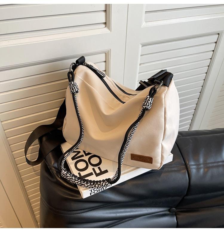 

Large capacity canvas 2025 new foreign style solid color commuting simple winter temperament single shoulder tote messenger bag women