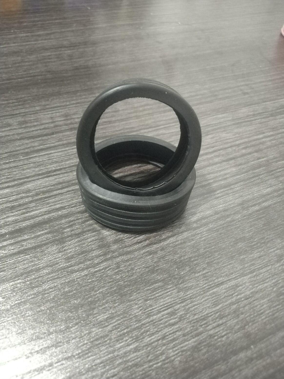 

Универсальный резиновый защитный бесшумный чехол на колесо багажа - нескользящий и прочный Fits 5-7.5 cm (1 piece)