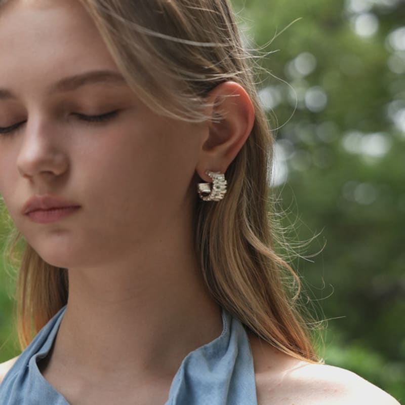 REINDEER MURMUR EARRING 01