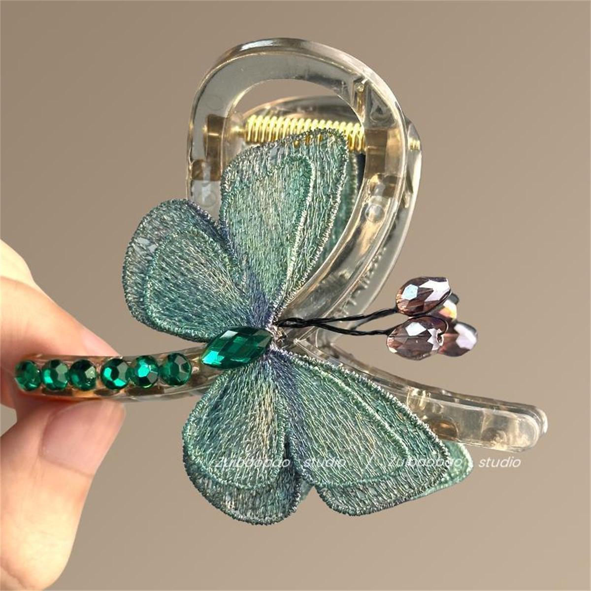 

Fallen Butterfly ~ Temperament Retro Style Embroidered Butterfly Clip for Women Medium Size Half-tied Hair at the Back of the He