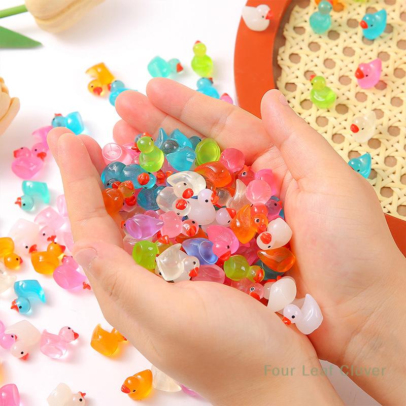 50/100pcs Mini Ducks Glitter Resin Ducks Mini Resin Animals Figures To Hide Glow In The Dark Tiny Duck Figures