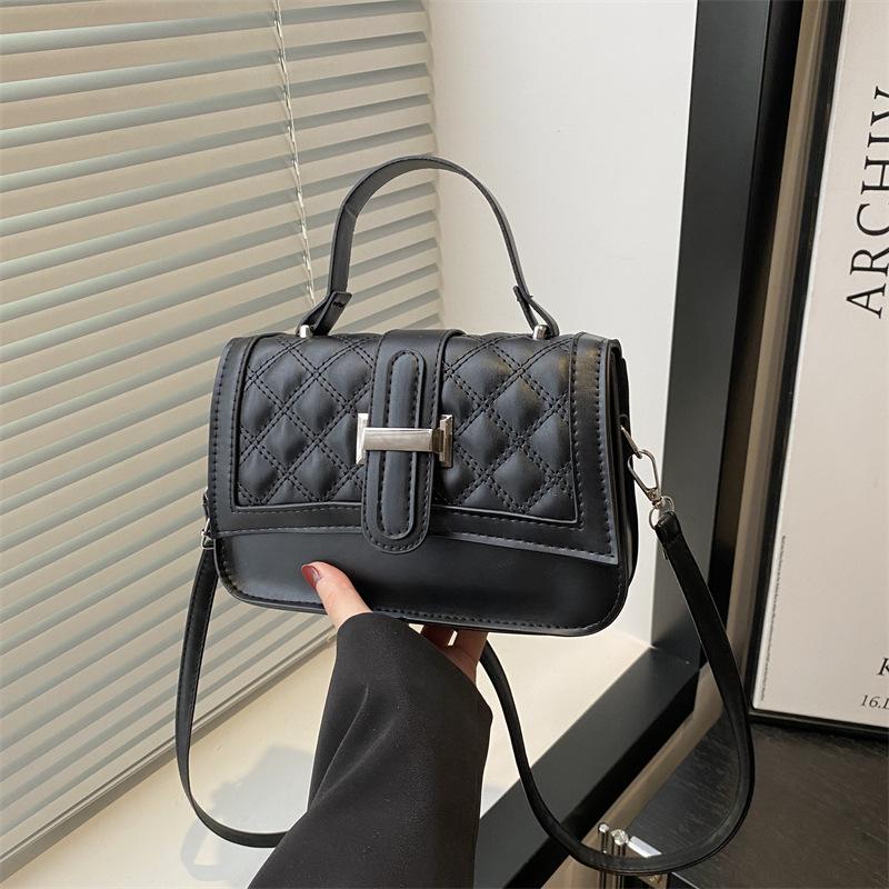 

Classic versatile high-quality textured women s bag spring and summer new atmospheric fashion temperament versatile shoulder messenger bag чорний