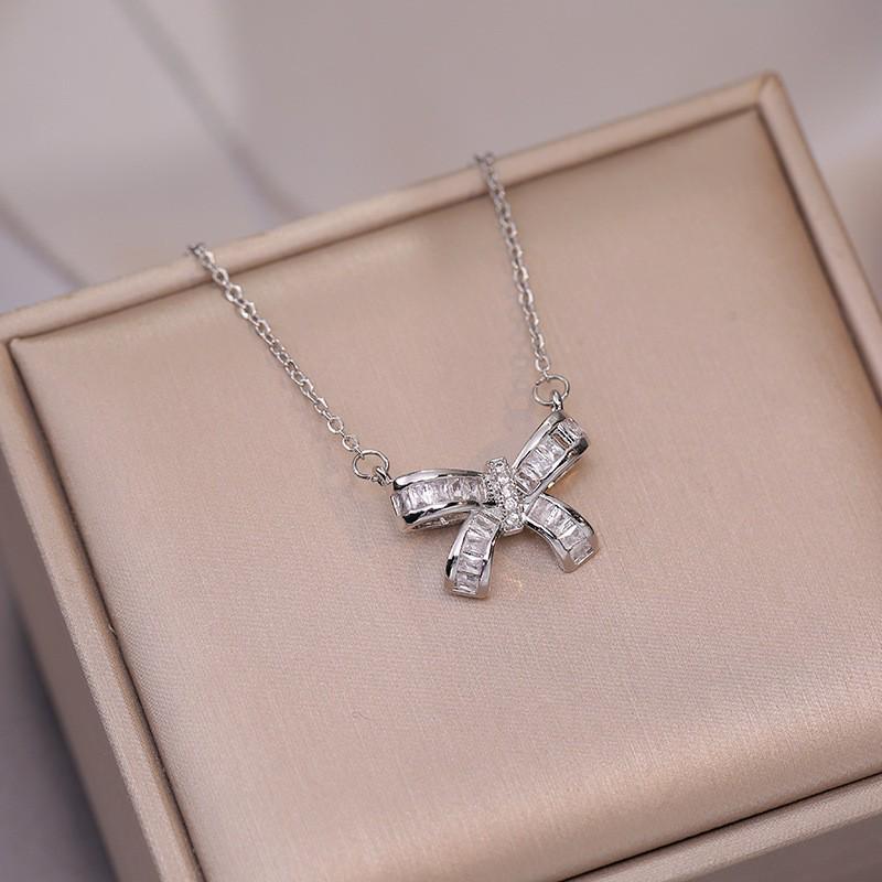 Women's Fashion Heart Pendant Necklace - Elegant, Simple Design, Versatile Clavicle Chain Jewelry