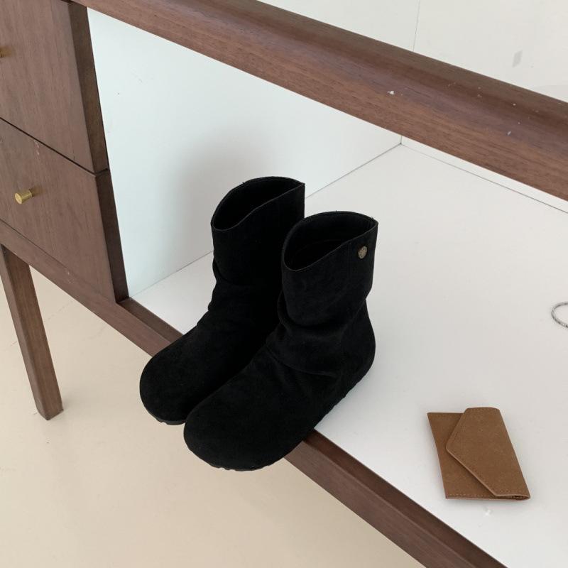 

Retro versatile flat-bottomed soft-soled short boots stacking boots women s boots 2025 early autumn new short boots 39 чорний