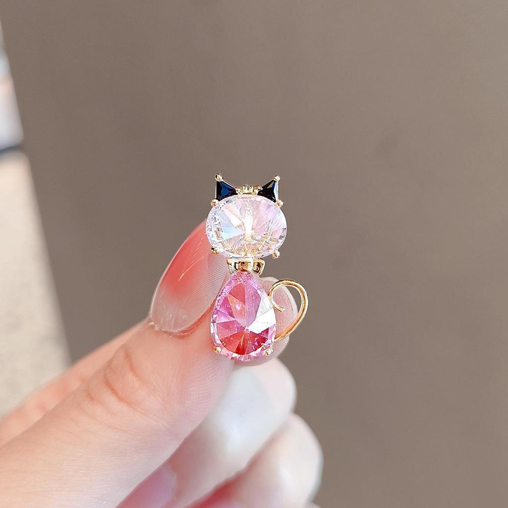 Elegante Spilla a Farfalla per Donna - Corsage di Alta Moda