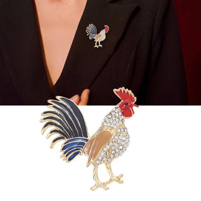 Elegante Legierungs-Brosche Hahn mit Kristallen Stilvolle Tiernadel für Männer und Frauen Multifunktionaler Schmuck für jeden Anlass