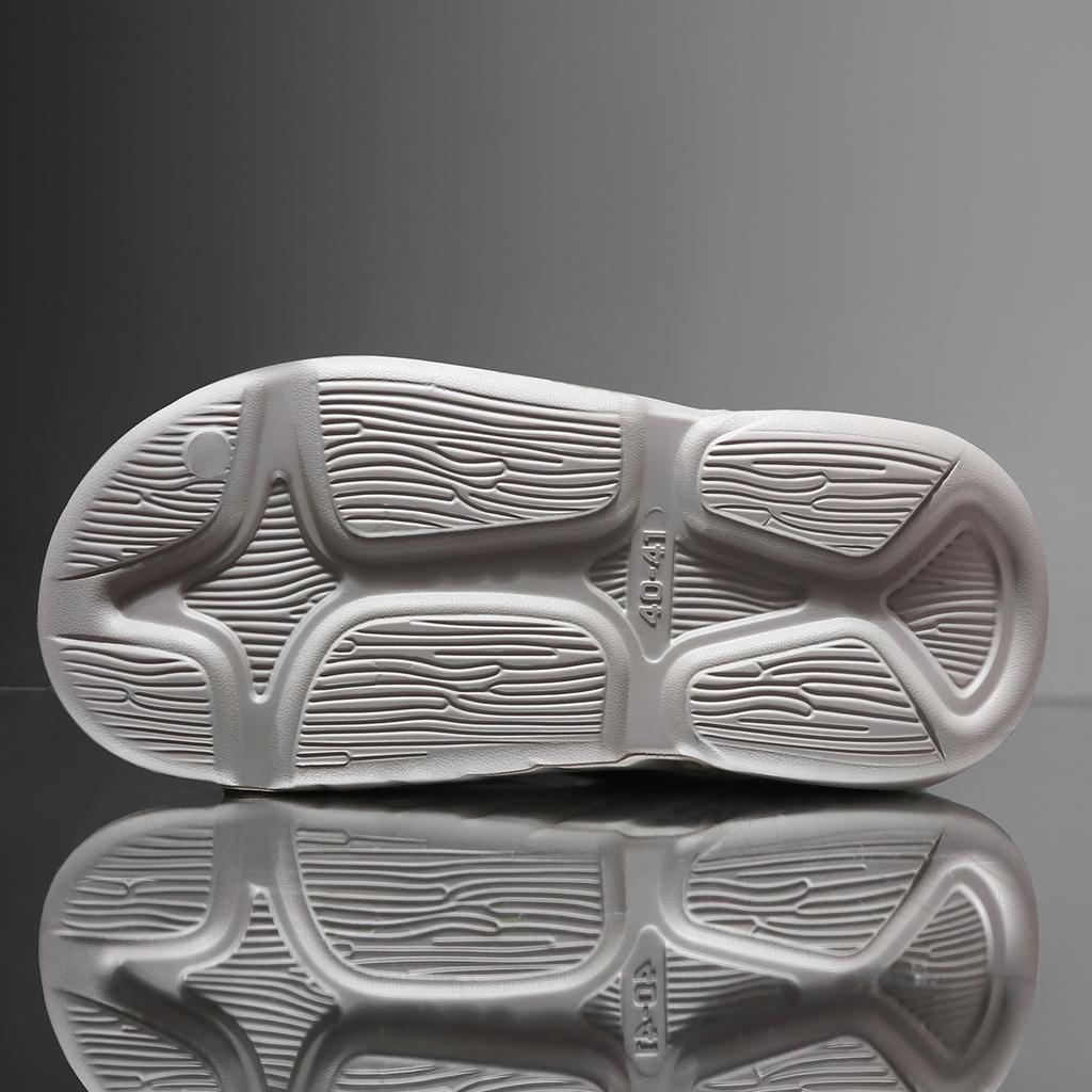 Men's Slippers Summer Outdoor Fashion Anti-slip Beach Sandals Platform Trend Couples Home Bathroom Slippers Thick Soled Sandals