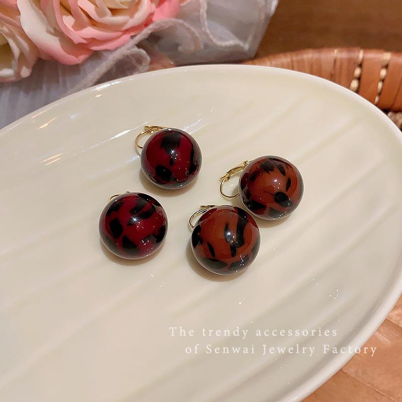 Maillard Leopard Print Ball Earrings Women's Autumn and Winter New Versatile Cold Wind Ear Buckles Retro Fashion Temperament Ear Accessories