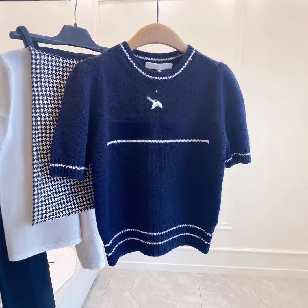 

Женский летний вязаный топ: Свитер с вышивкой пентаграммы, круглым вырезом и рукавами-пузырями Medium темно-синий