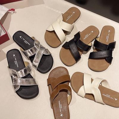 Fashion 2025 New French Retro Casual Flat-bottomed Beach Non-slip Sandals Cross-strapped Slippers Women's Summer Wear