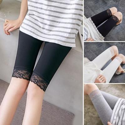 Kadın Sıkı Alt Şort Düz Renk Dantel Kenar Tasarımı Yüksek Elastik Eğri Vurgulayıcı Tayt Yoga Fitness Şortu