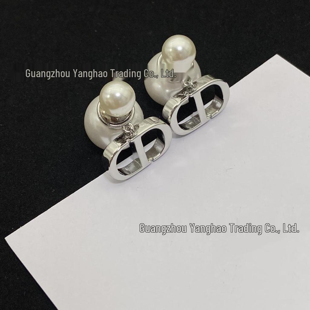 Seiko D.Home Hochwertige CD Letter Perlenstecker Ohrringe für Damen - Modischer High-End Schmuck