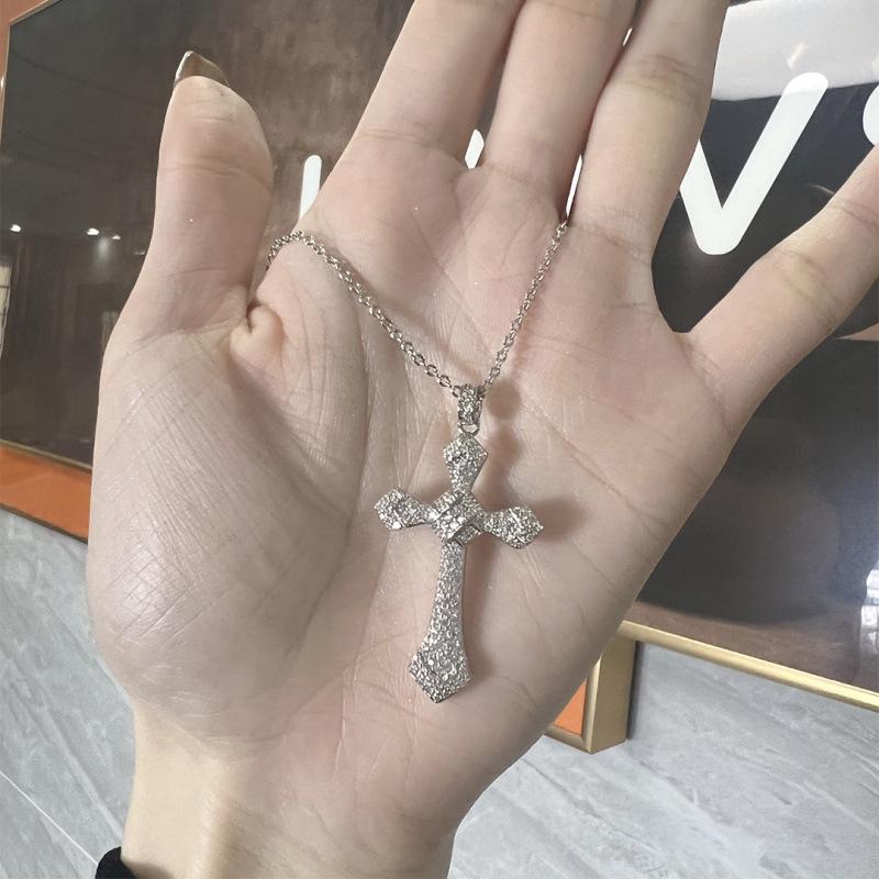 Korean Cross Necklace: Niche Design, Light Luxury Cuban Chain, Unisex Pendant