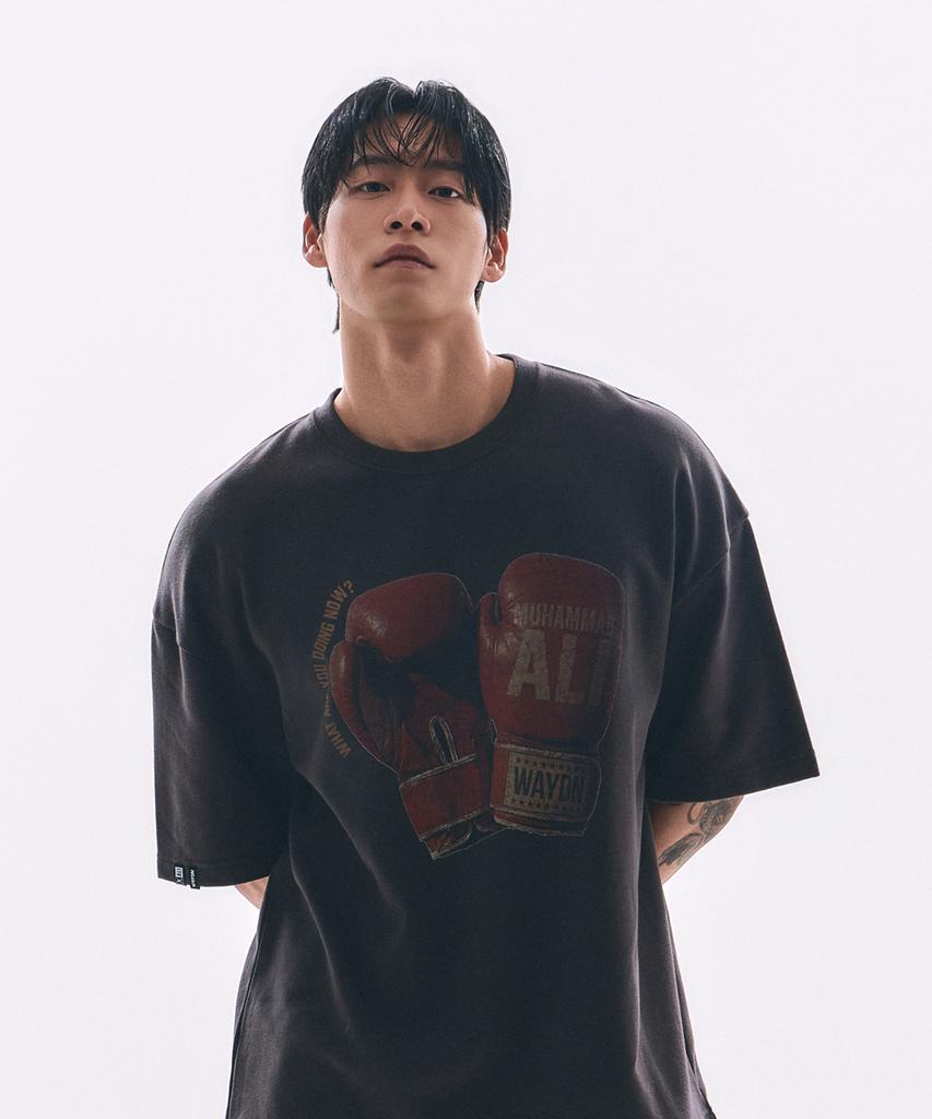 Weideun [Ali] Tko Gloves Oversized Graphic Short Sleeve Charcoal