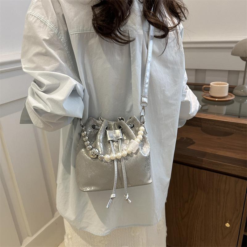 2025 spring and summer new beaded fashion Korean version of foreign style drawstring shoulder messenger bag women's casual bucket bag women's bag