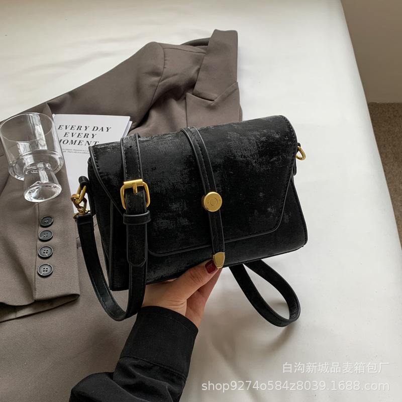 

Spring small fresh small bag women 2025 new trendy Internet celebrity temperament shoulder bag foreign style explosion messenger small square bag