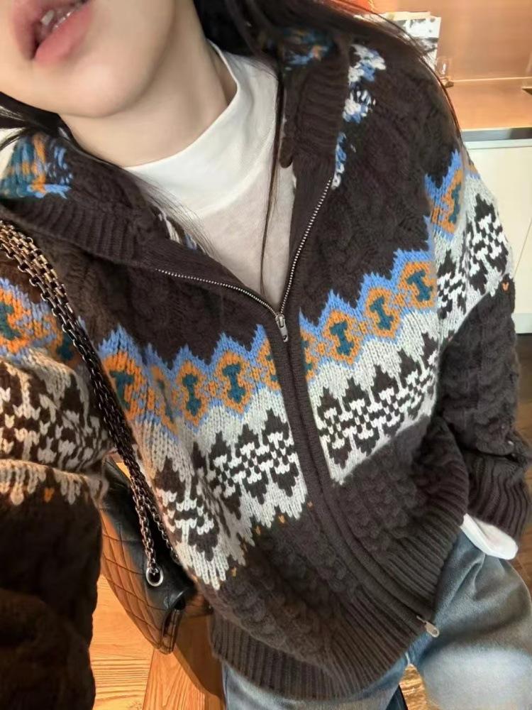 Autumn 2025 Women's Hooded Jacquard Thick Cashmere Cardigan - European Style Chunky Knit Sweater Coat
