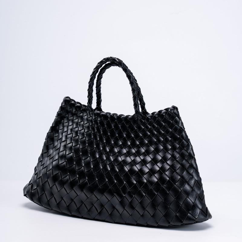 

New retro hand-woven vegetable basket bag, high-end soft leather handbag, fashionable versatile women s bag exposure
