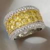 Bague Bicolore pour Femme Huitan Style Simple Incrustée de Zircon Cubique Jaune Brillant Mode Mariage Fête Accessoires Polyvalents Bijoux
