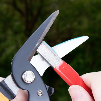Cutter Sharpener Kompakter tragbarer Scherenschärfer Hartmetallklingen-Schärfwerkzeug für den Hausgarten im Freien