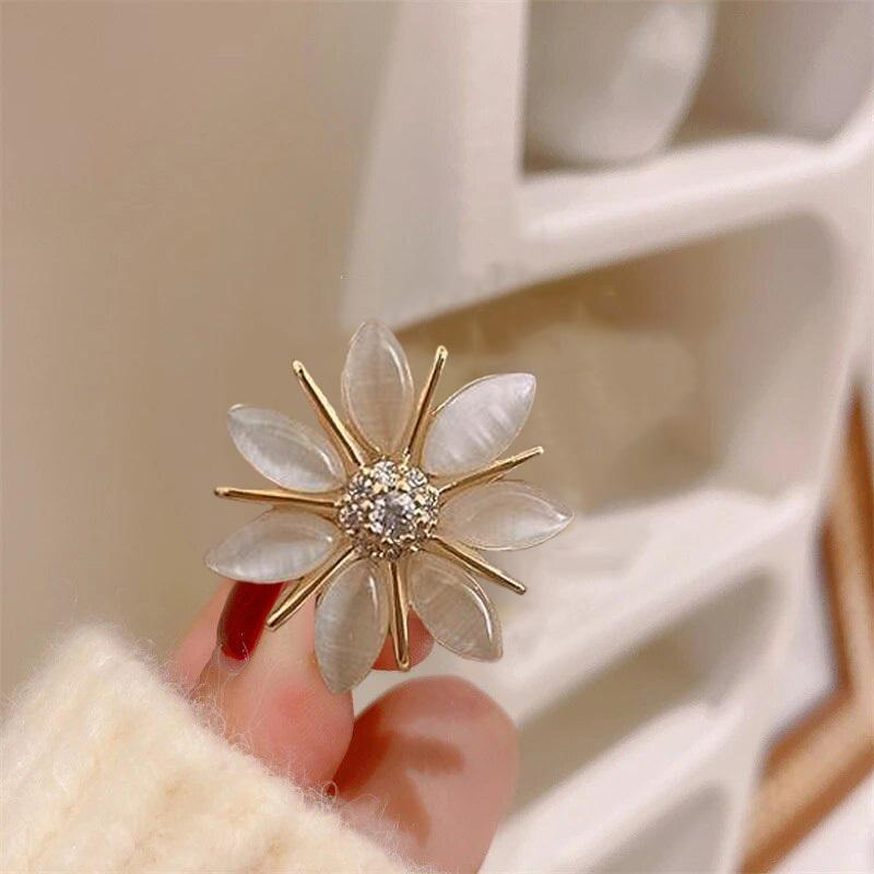 Snowflake Zircon Brooch Fashion Elegant Women Alloy Brooches Clothes Pins Accessories Party Wedding Gifts